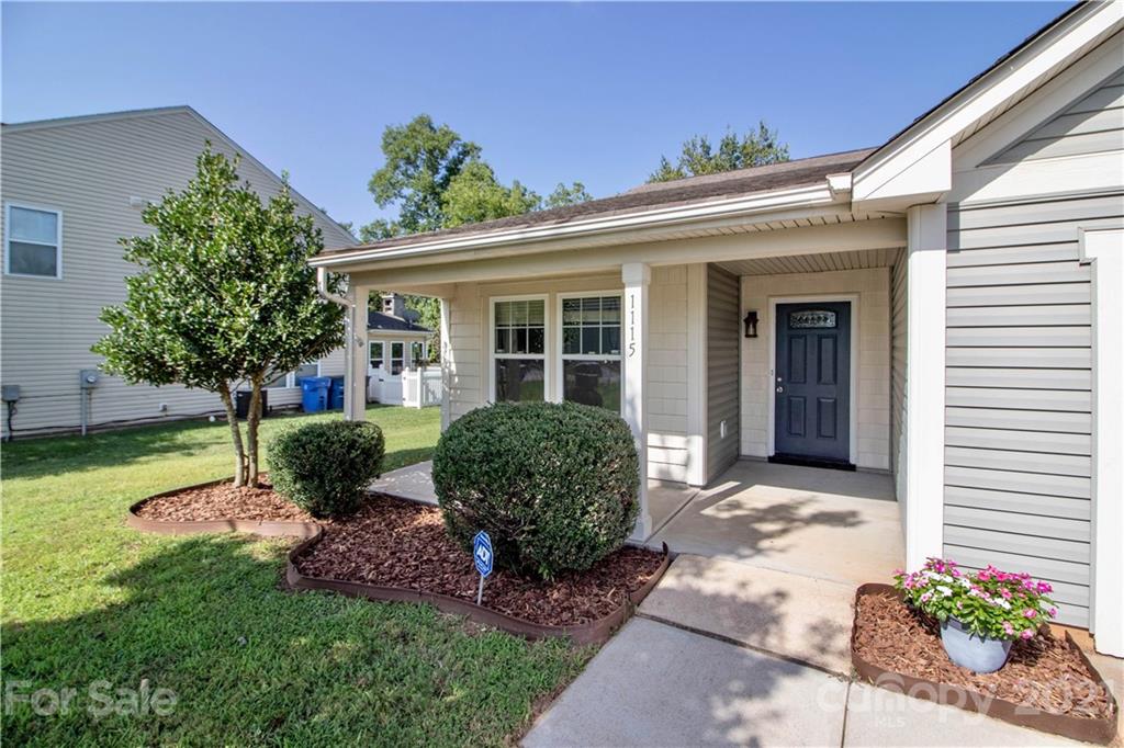 Property image 2 of 1115 Valley Street in Valleybrook, Statesville, NC 28677