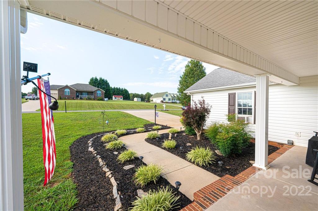 Property image 5 of 2208 Carriage Lane in Grandview Farms, Lincolnton, NC 28092