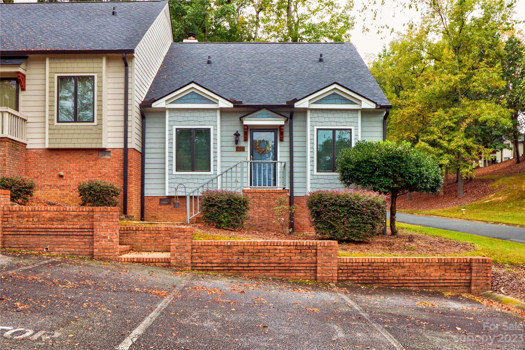 Property image 2 of 1017 Kenilworth Court in Ridgeview, Concord, NC 28027