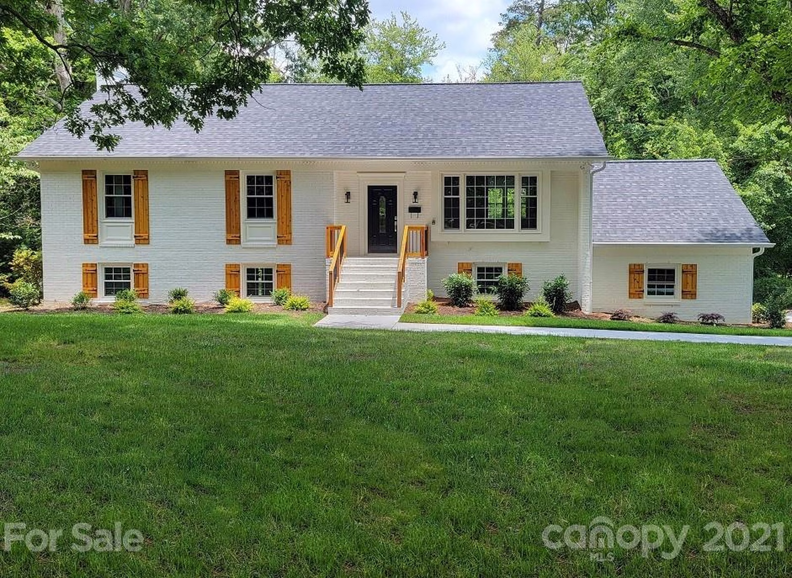 Property image 1 at 3101 Brookridge Lane, Charlotte, NC 28211