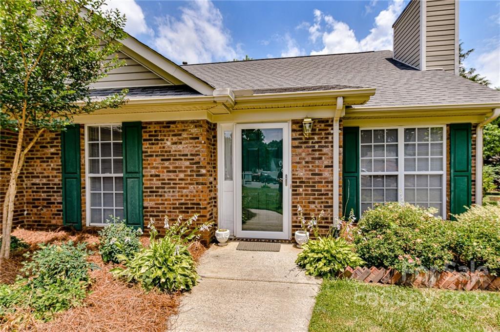 Property image 2 of 6130 Colchester Lane in Buckingham, Matthews, NC 28104