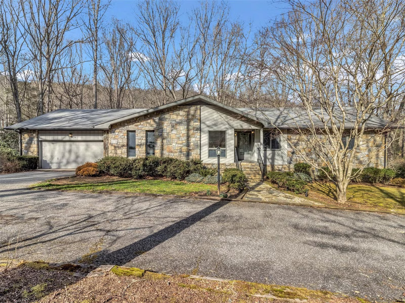 18 Woodland Road
