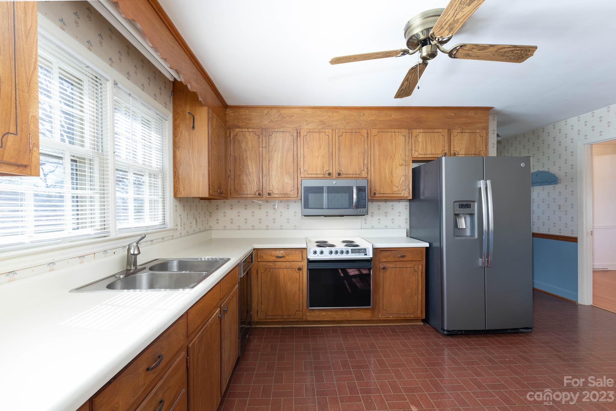 Property image 4 of 1613 Nottingham Drive in Kingswood, Gastonia, NC 28054