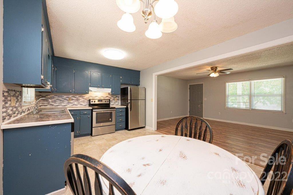 Property image 5 of 1505 Kings Road in Jamestowne, Hickory, NC 28602