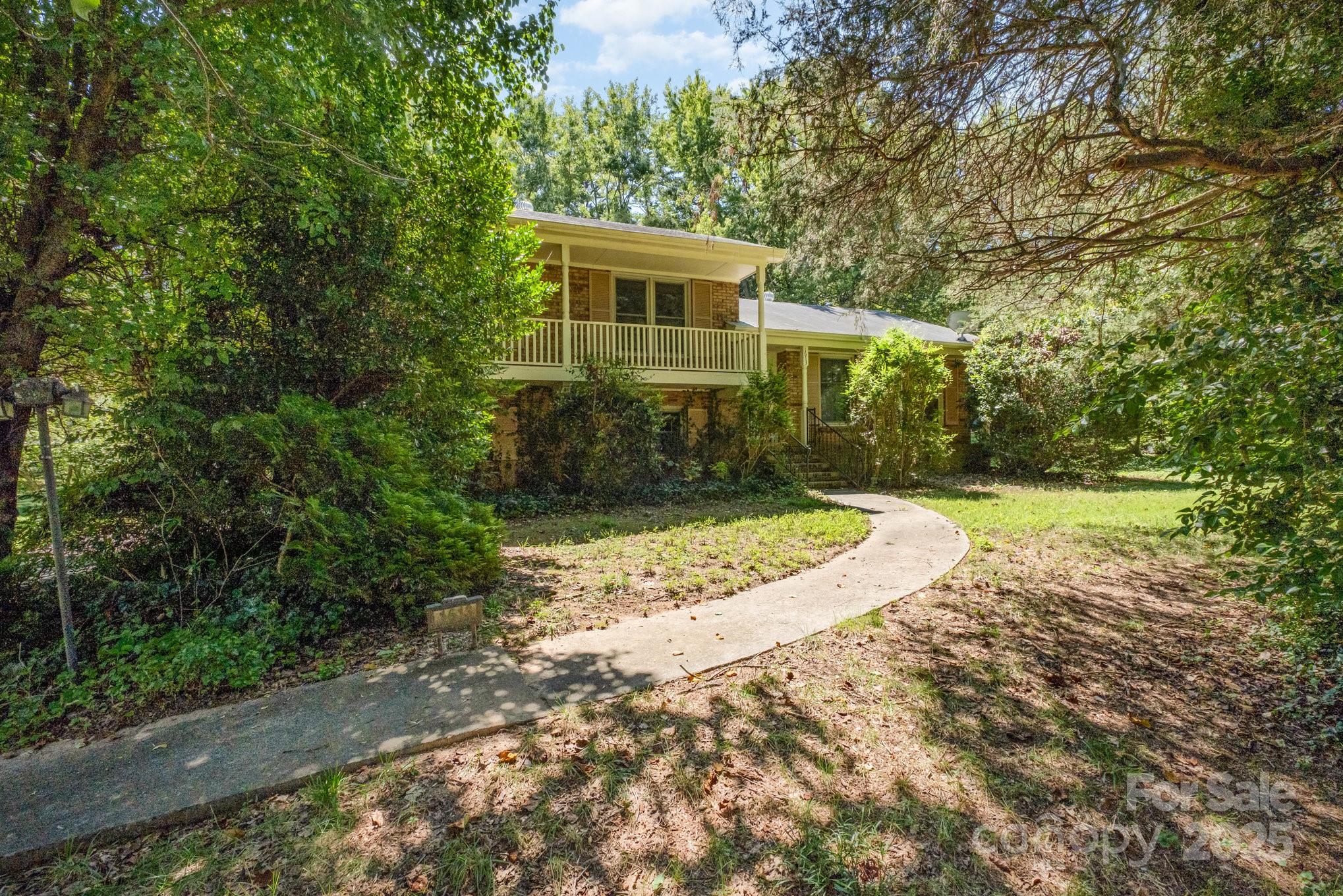 Property image 2 of 1613 Dixon Road in Kingswood, Gastonia, NC 28054
