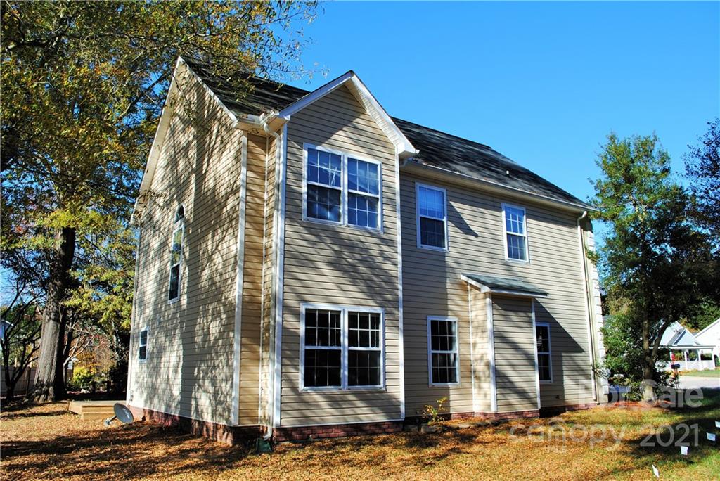 Property image 3 of 124 Yorkshire Drive in Woodfield, Salisbury, NC 28144