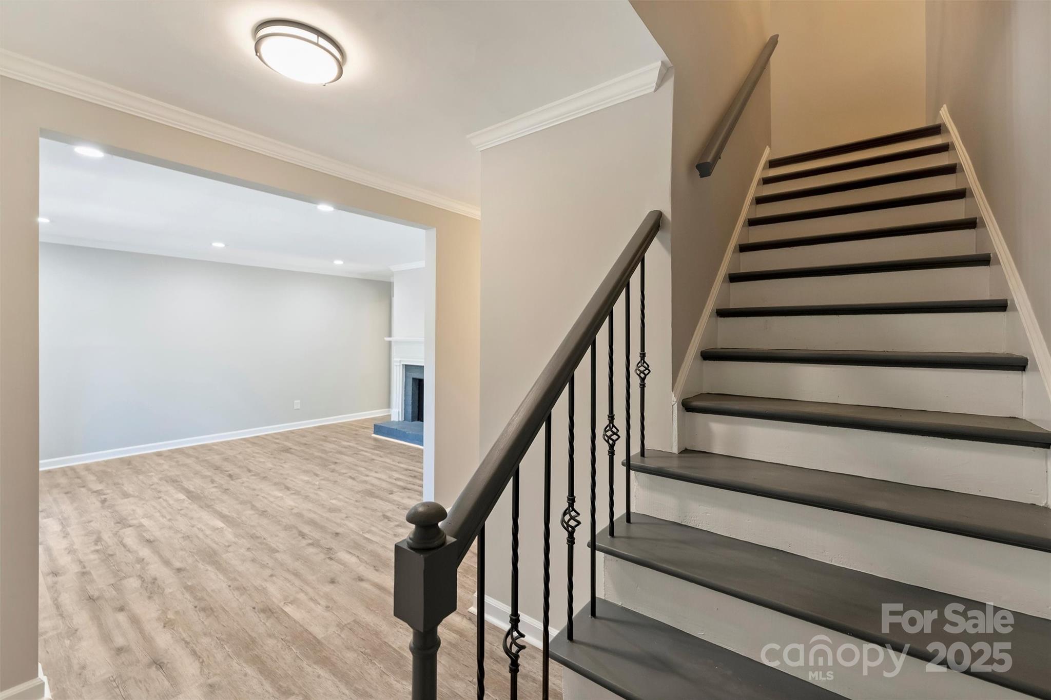 Property image 3 of 6671 Bunker Hill Circle in Olde Georgetowne, Charlotte, NC 28210