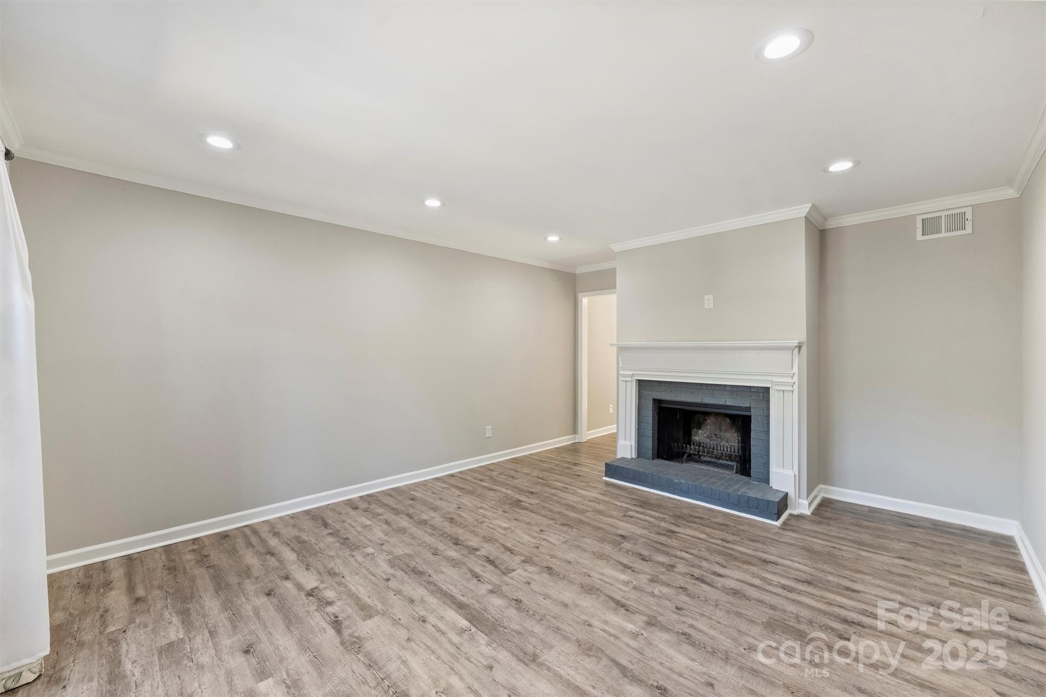 Property image 5 of 6671 Bunker Hill Circle in Olde Georgetowne, Charlotte, NC 28210