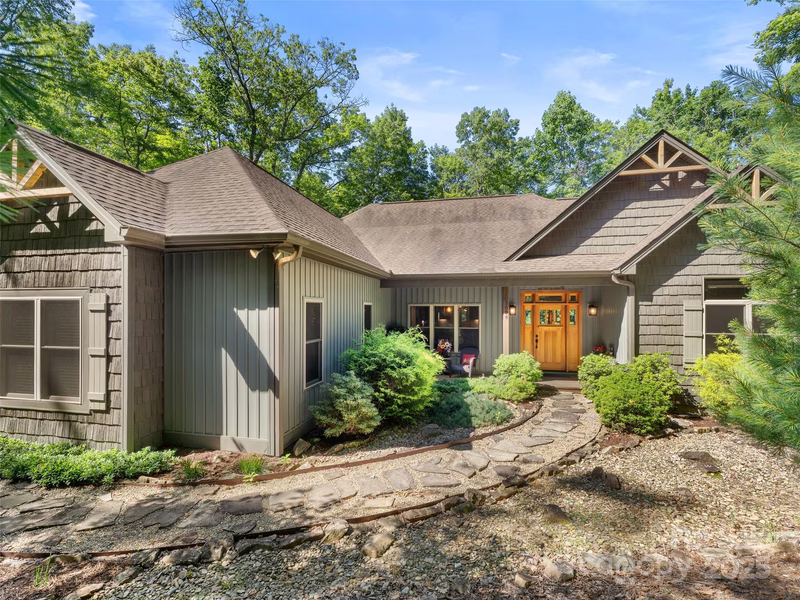 3094 Connestee Trail