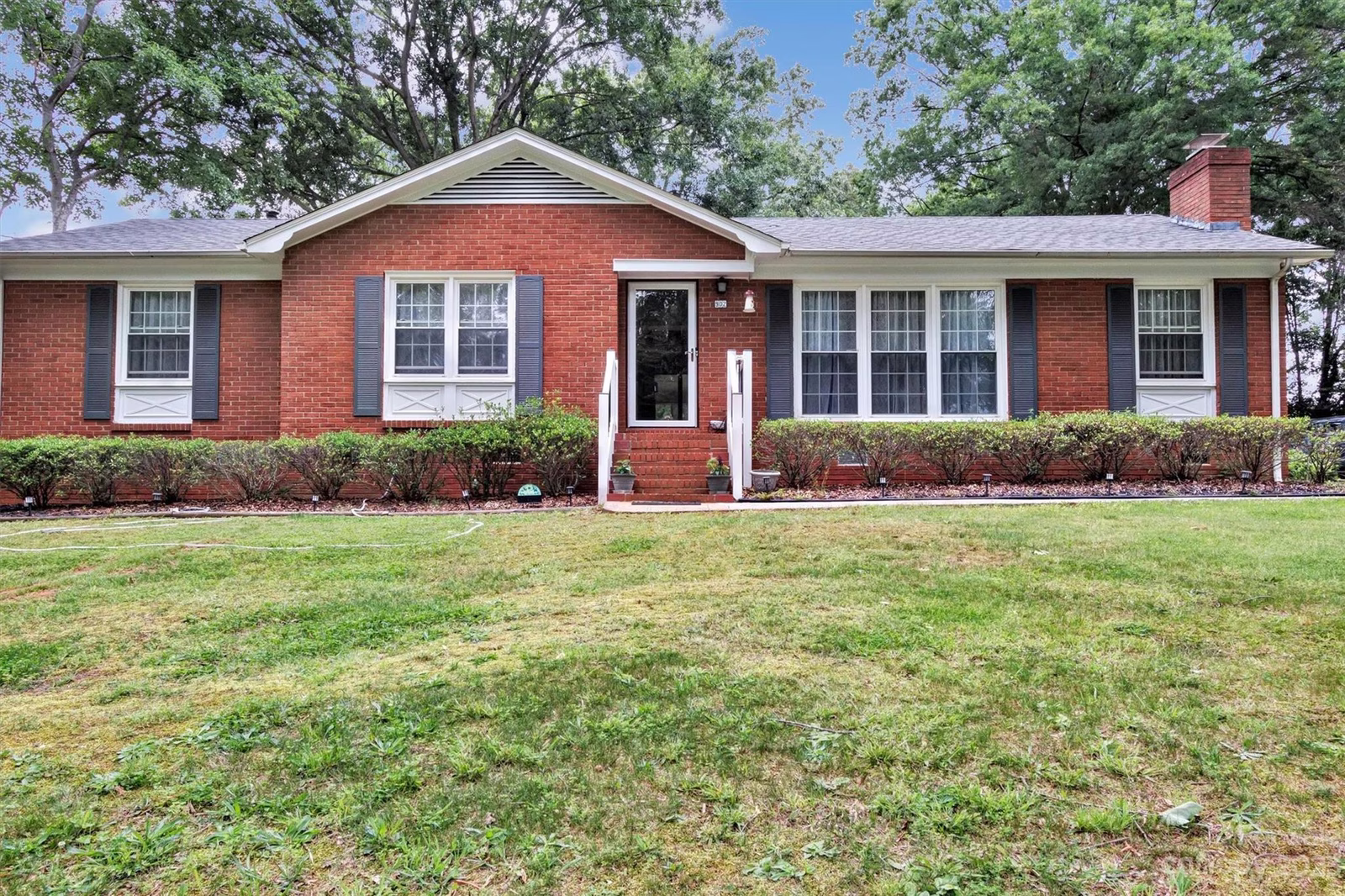 Property image 1 at 902 Creekbriar Avenue, Gastonia, NC 28054