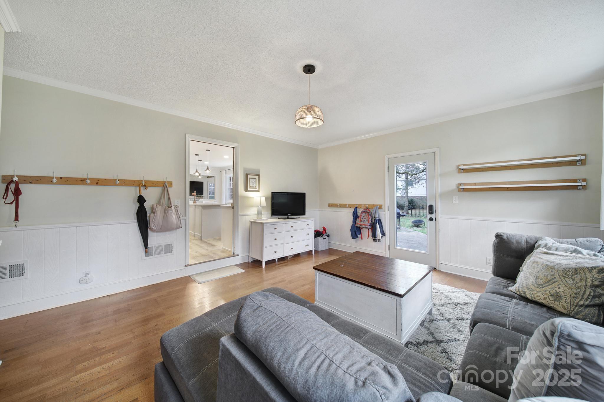 Property image 5 of 1501 Laurel Lane in Sherwood Forest, Gastonia, NC 28054