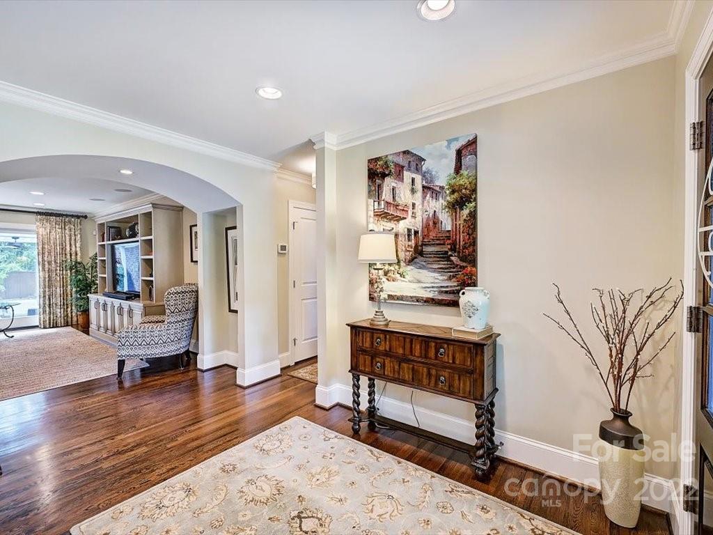 Property image 4 of 3826 Warrington Drive in The Cloisters, Charlotte, NC 28211