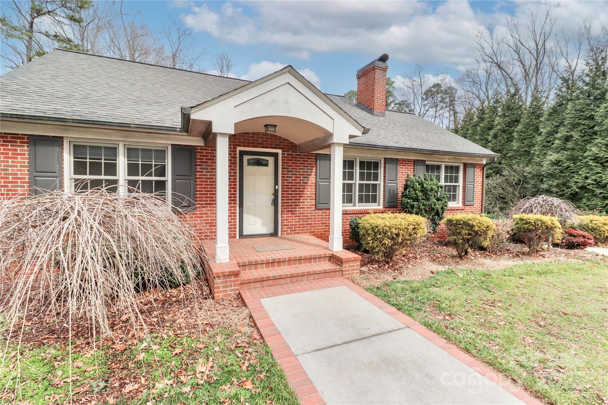 Property image 2 of 432 N Oakwood Drive in Park Grove, Statesville, NC 28677