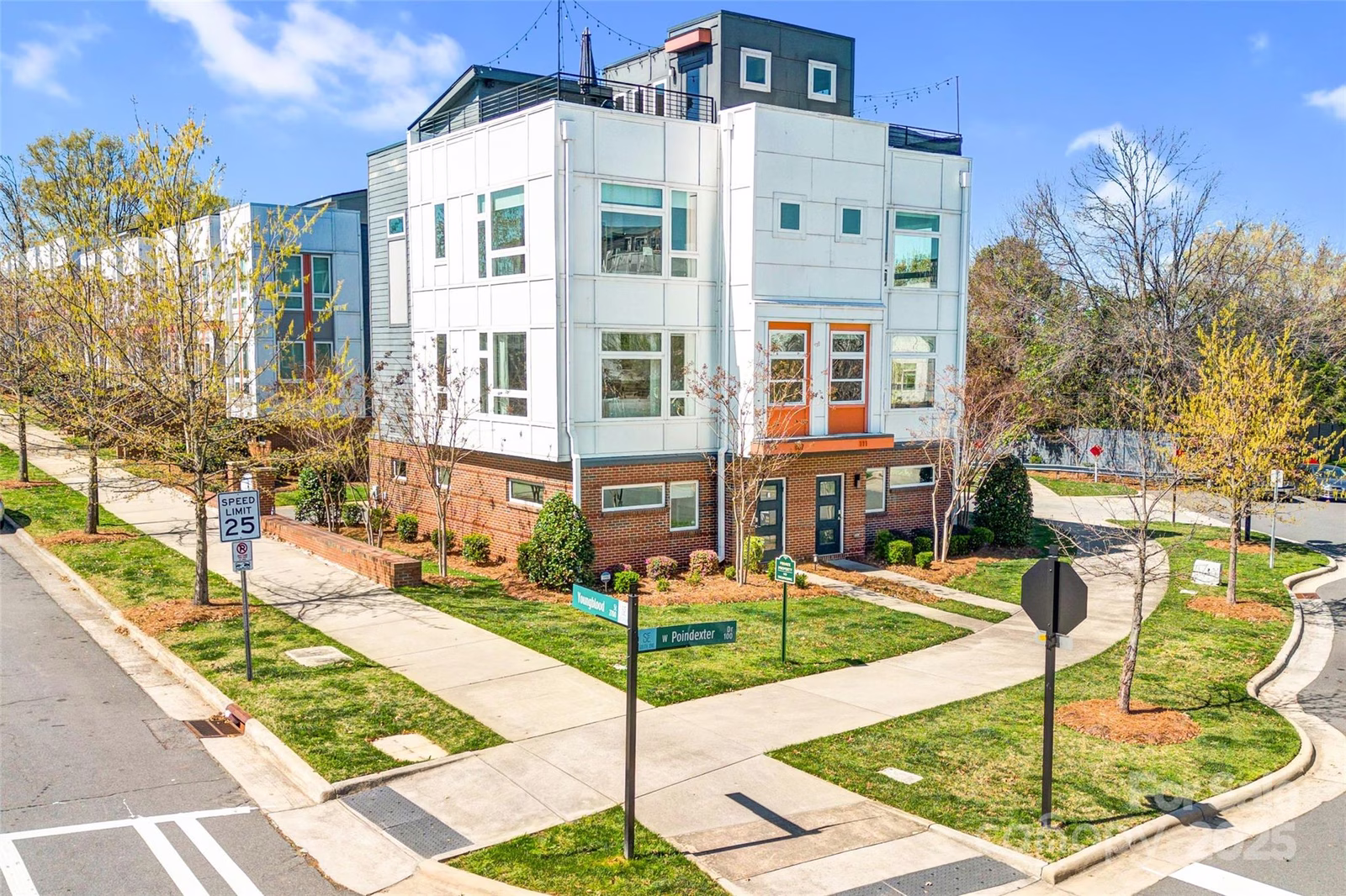 Property image 1 at 111 W Poindexter Drive, Charlotte, NC 28203