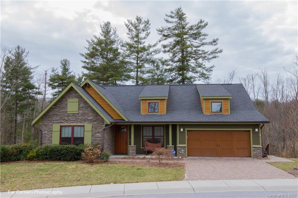 Property image 2 of 179 Hogans View Circle in Hawks Ridge, Hendersonville, NC 28739