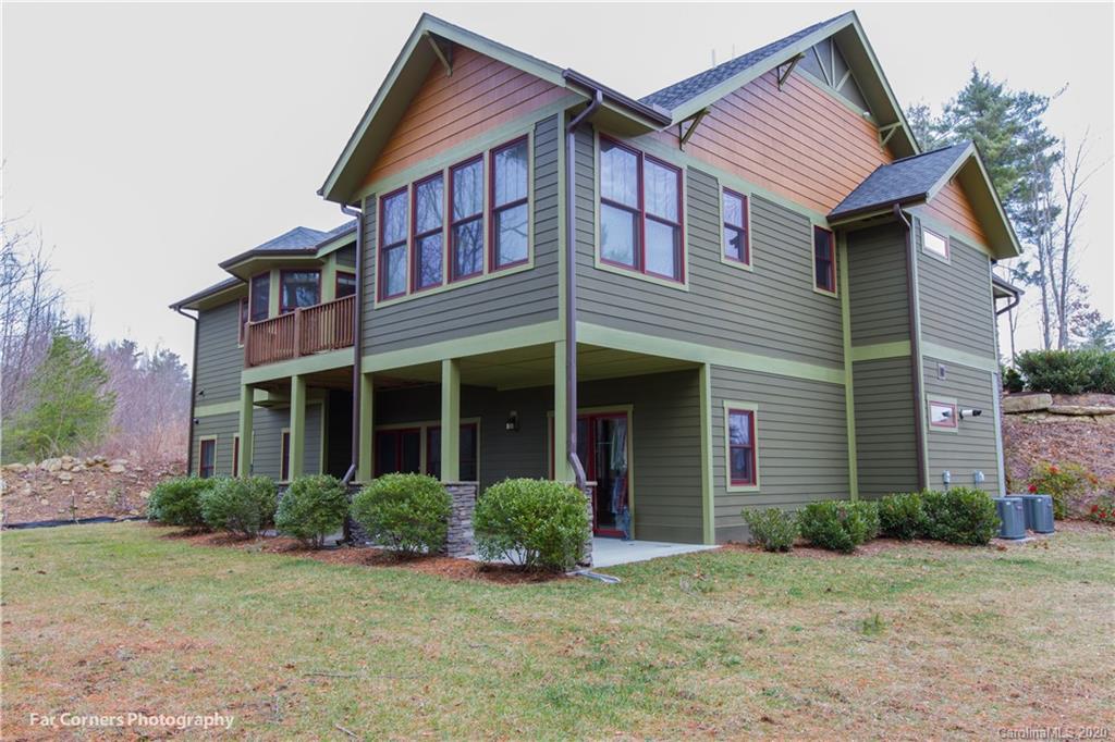 Property image 3 of 179 Hogans View Circle in Hawks Ridge, Hendersonville, NC 28739