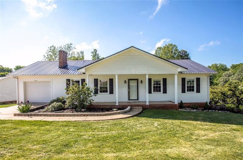 1640 Woodridge Circle