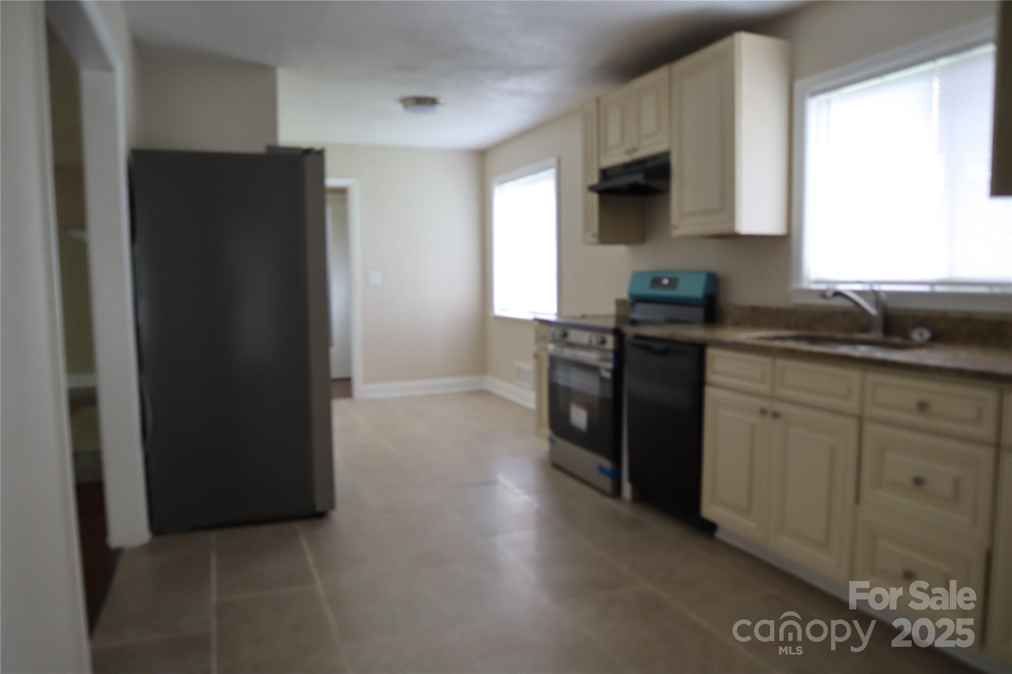Property image 3 of 1703 Tyvola Road in Madison Park, Charlotte, NC 28210