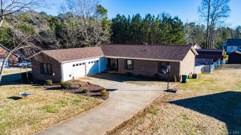 Property image 2 of 2089 Stonehenge Street in Nottingham Estates, Newton, NC 28658