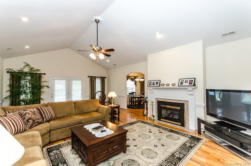 Property image 2 of 2887 Wheatfield Court in Levinwood, Lincolnton, NC 28092