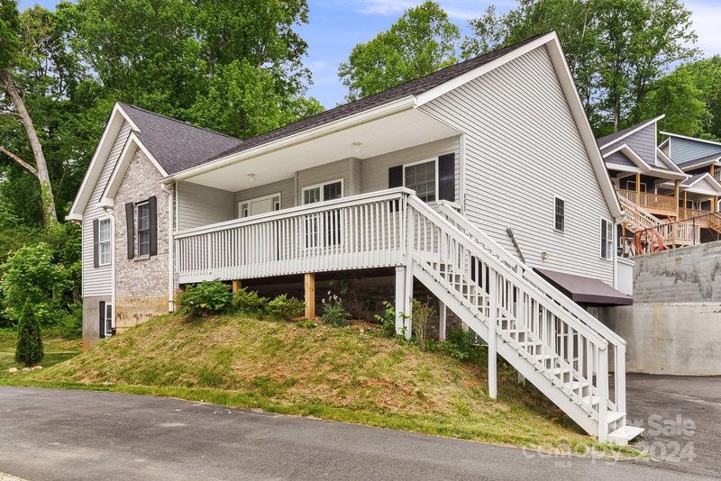 Property image 3 at 400 Little Sycamore Lane, Asheville, NC 28803
