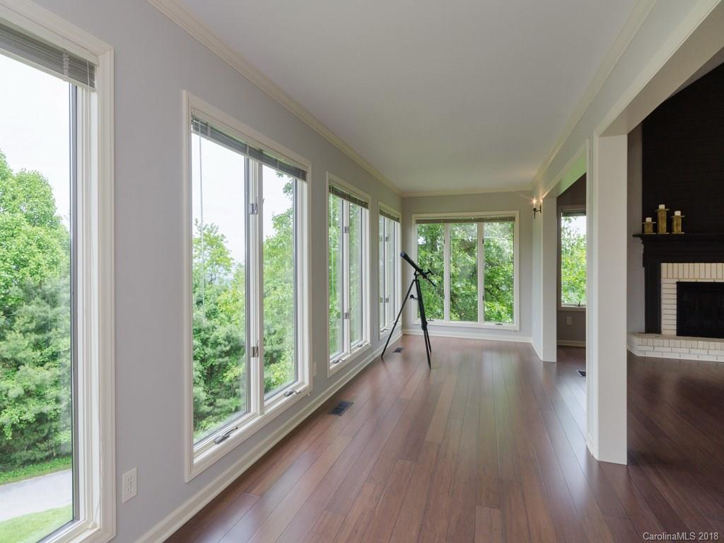 Property image 3 of 906 Fleetwood Plaza in Fleetwood Plaza, Hendersonville, NC 28739