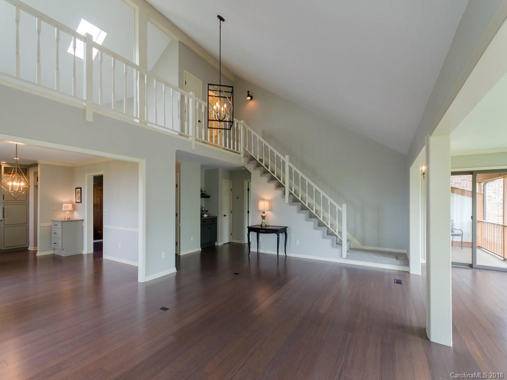 Property image 4 of 906 Fleetwood Plaza in Fleetwood Plaza, Hendersonville, NC 28739
