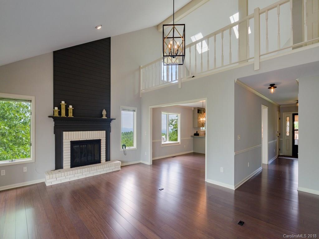 Property image 5 of 906 Fleetwood Plaza in Fleetwood Plaza, Hendersonville, NC 28739