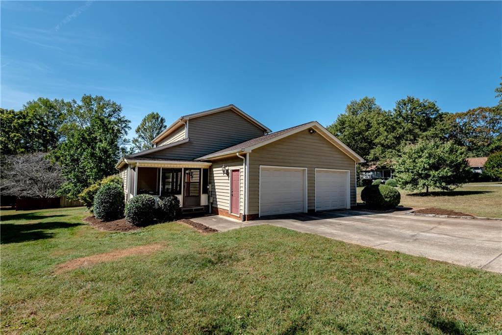 Property image 3 of 1288 Hidden Creek Circle in Hidden Creek Estates, Hickory, NC 28602
