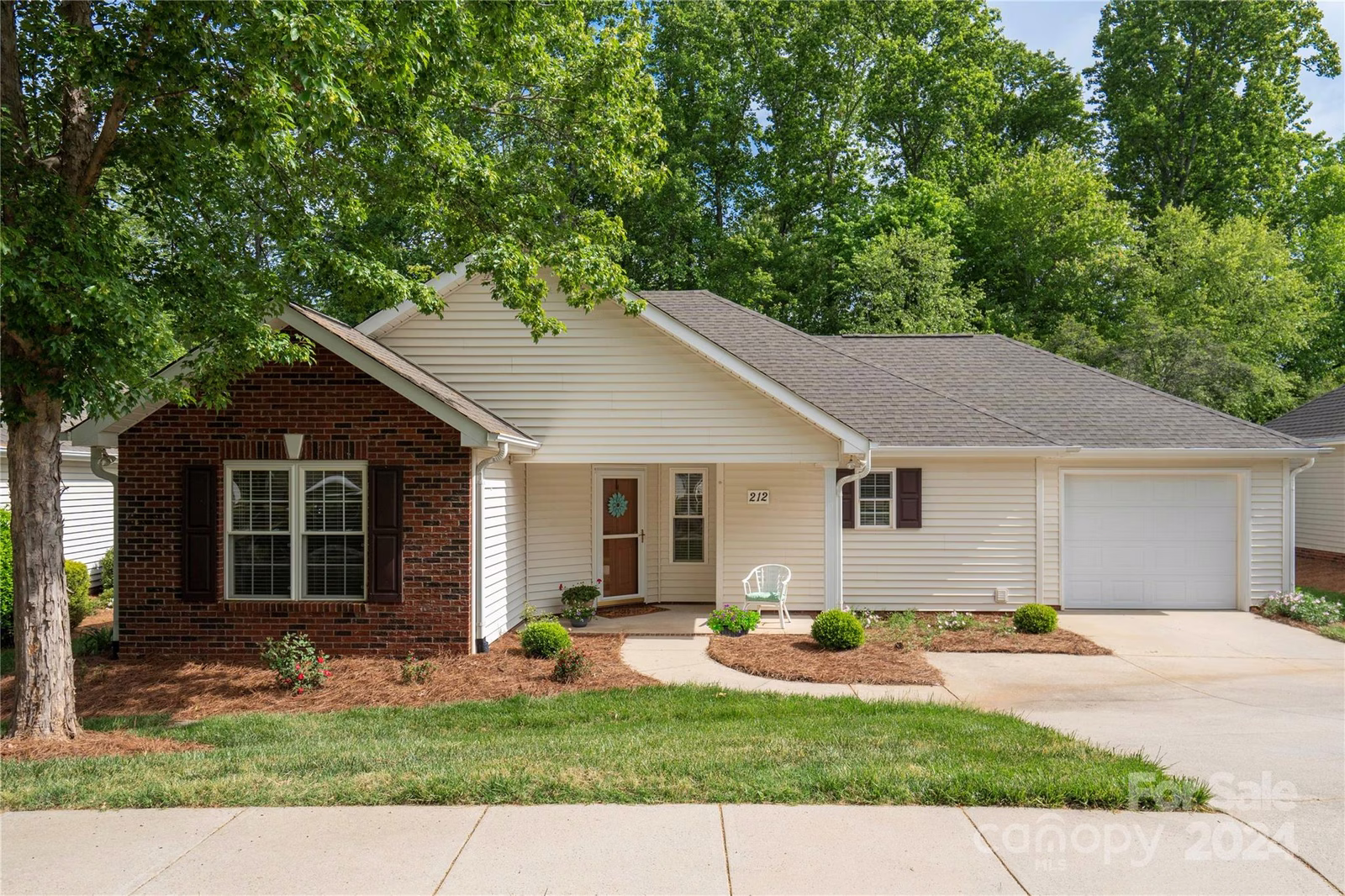 Property image 1 at 212 Oak Village Parkway, Mooresville, NC 28117