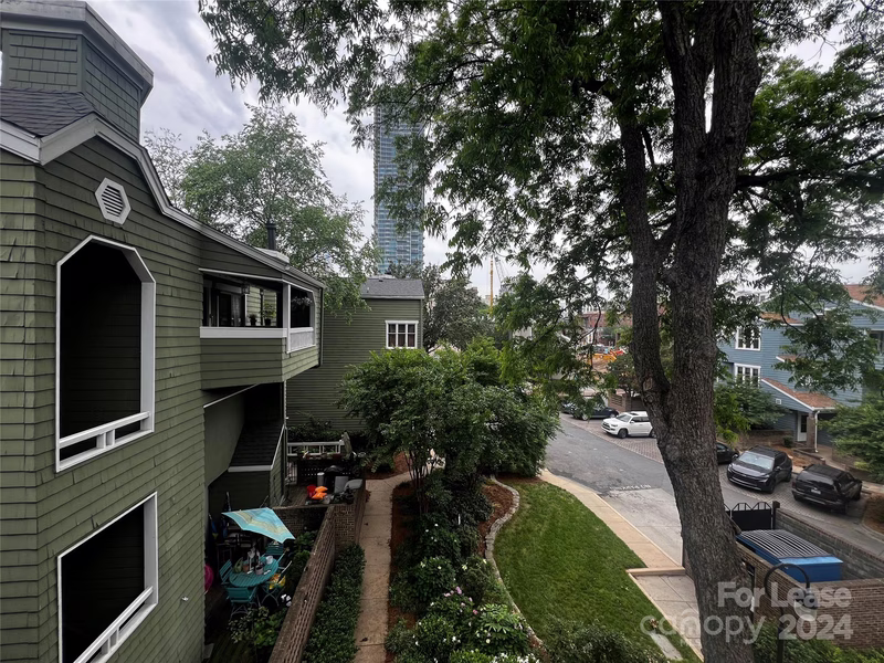 415 W 8th Street