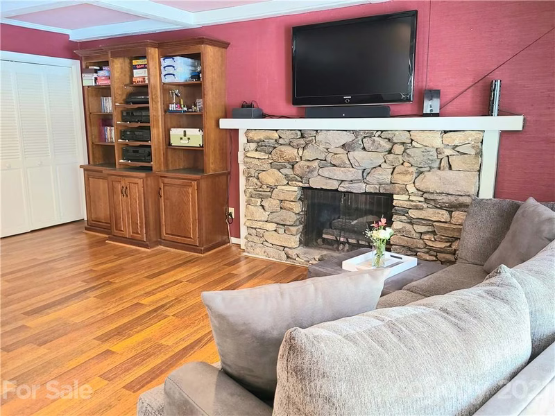 Property image 5 at 19 Poplar Court, Hendersonville, NC 28792