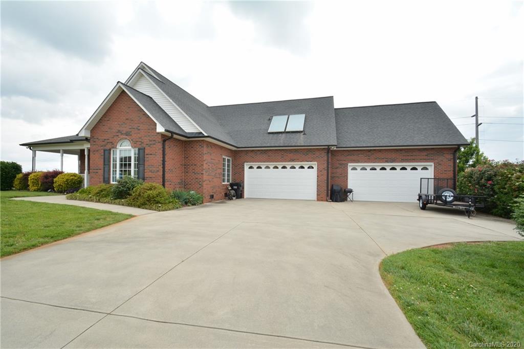Property image 2 of 2198 Carriage Lane in Grandview Farms, Lincolnton, NC 28092