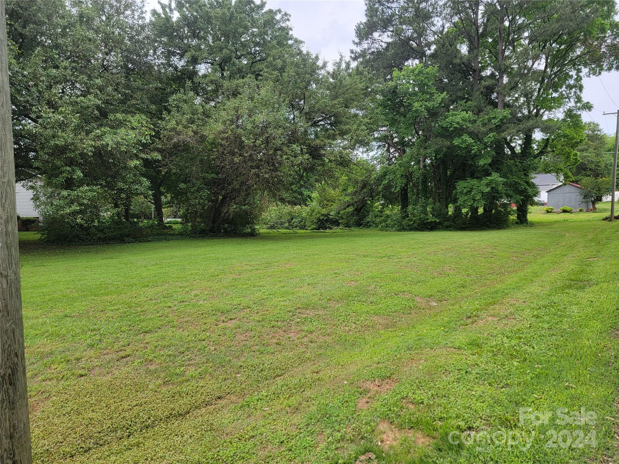 Property image 2 of 2401 Malotte Lane in Robinson Heights, Gastonia, NC 28054