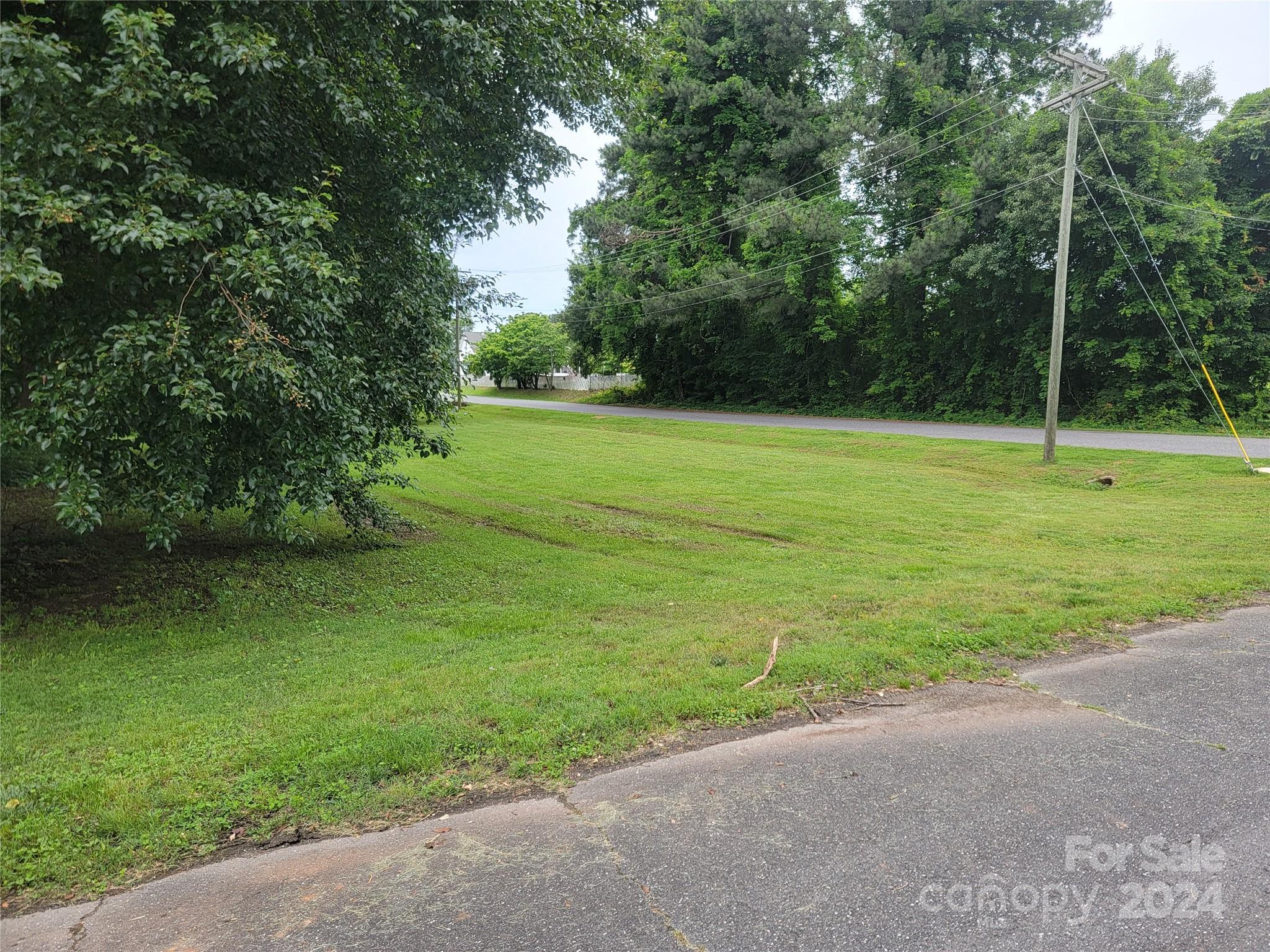 Property image 4 of 2401 Malotte Lane in Robinson Heights, Gastonia, NC 28054
