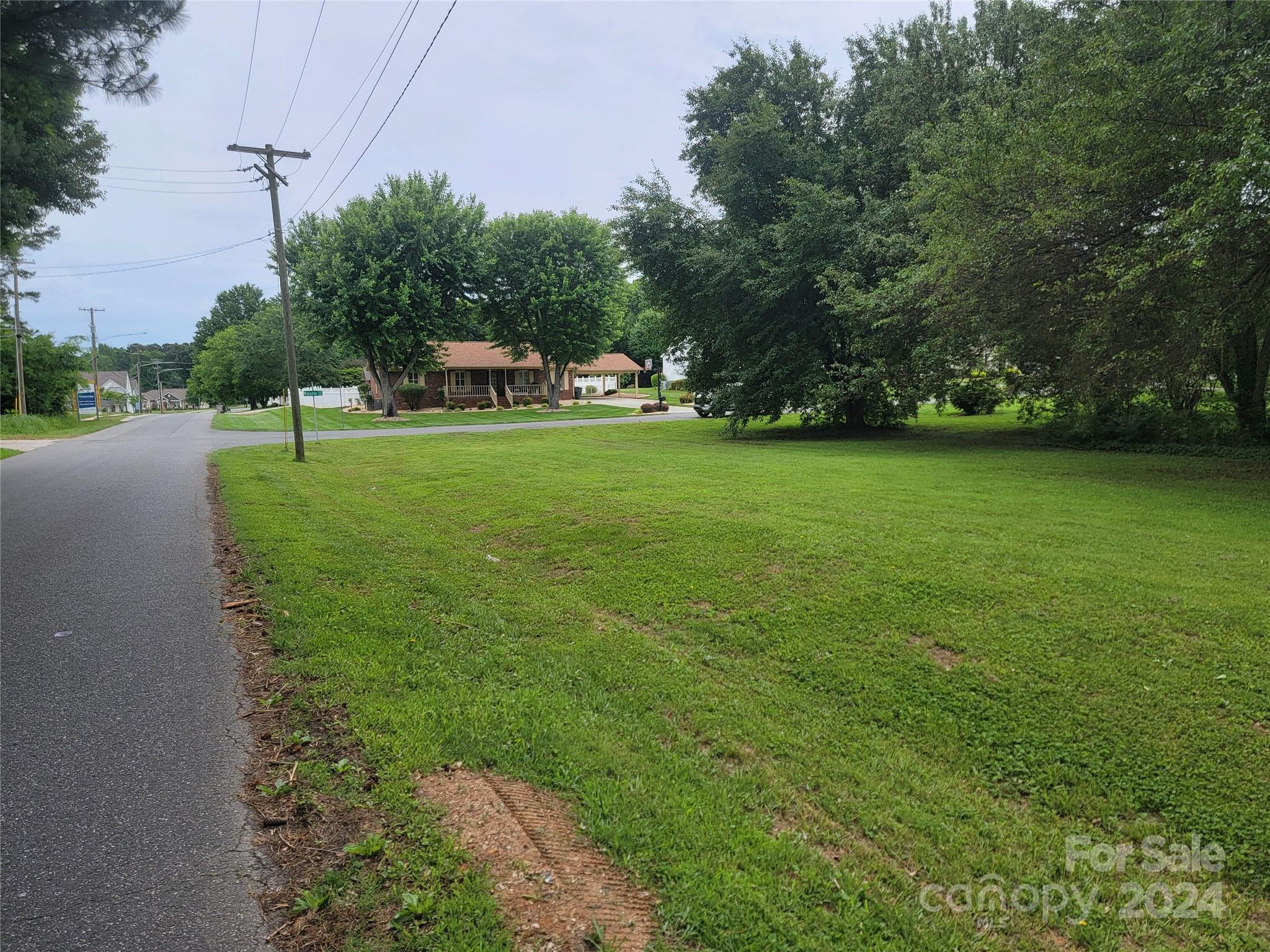 Property image 5 of 2401 Malotte Lane in Robinson Heights, Gastonia, NC 28054