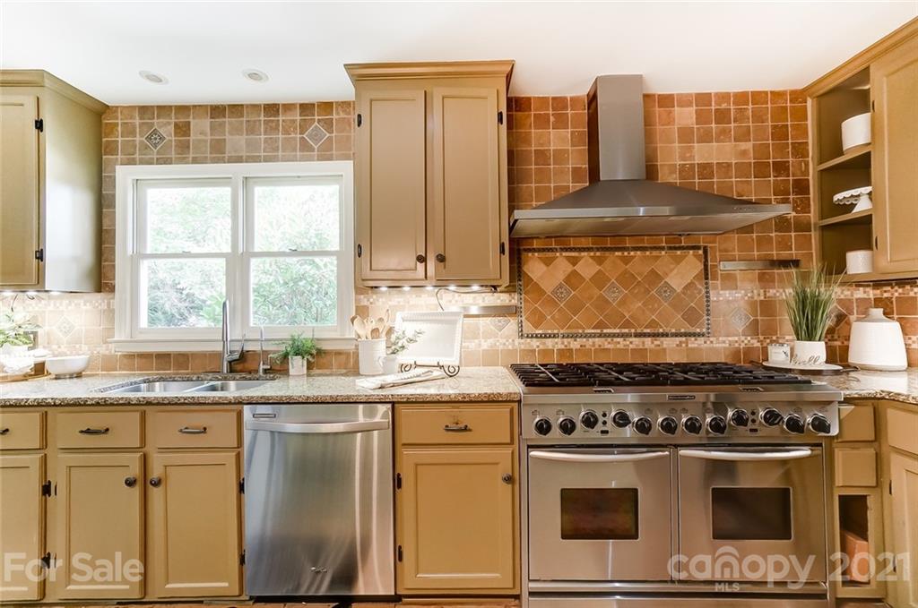 Property image 5 of 4225 Weddington Matthews Road in Mandy Plantation, Matthews, NC 28104