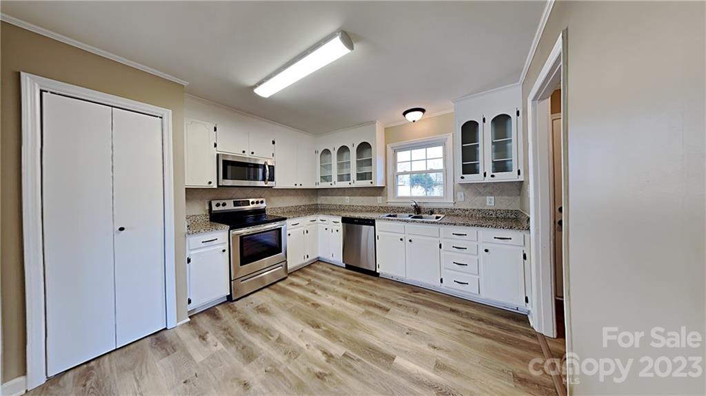 Property image 4 of 1209 Castlegate Drive in Kingswood, Gastonia, NC 28054