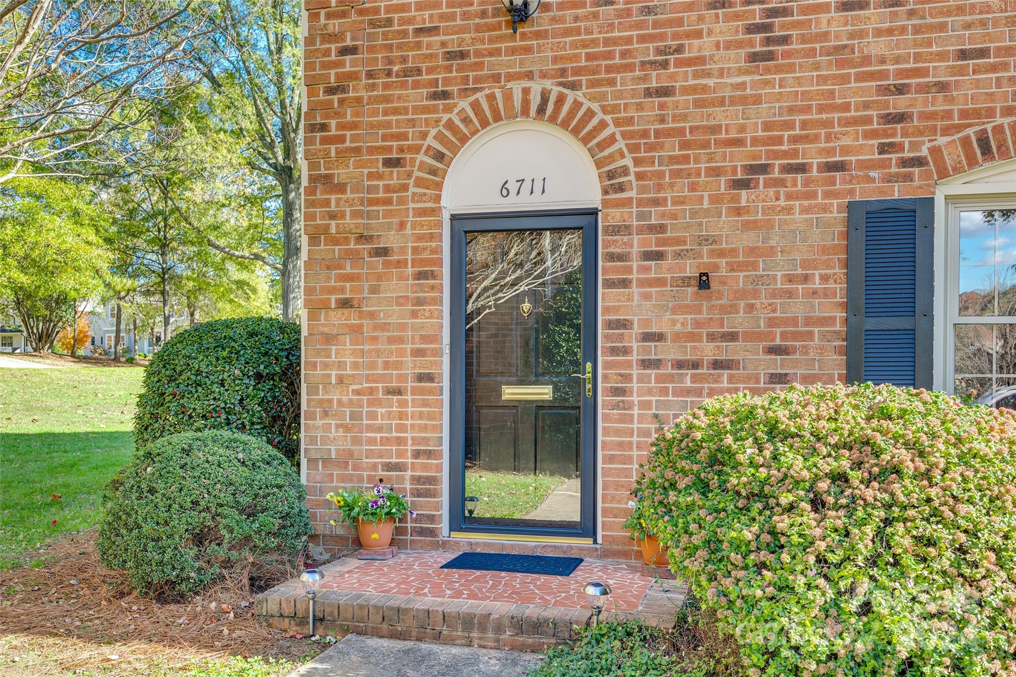 Property image 2 of 6711 Constitution Lane in Olde Georgetowne, Charlotte, NC 28210