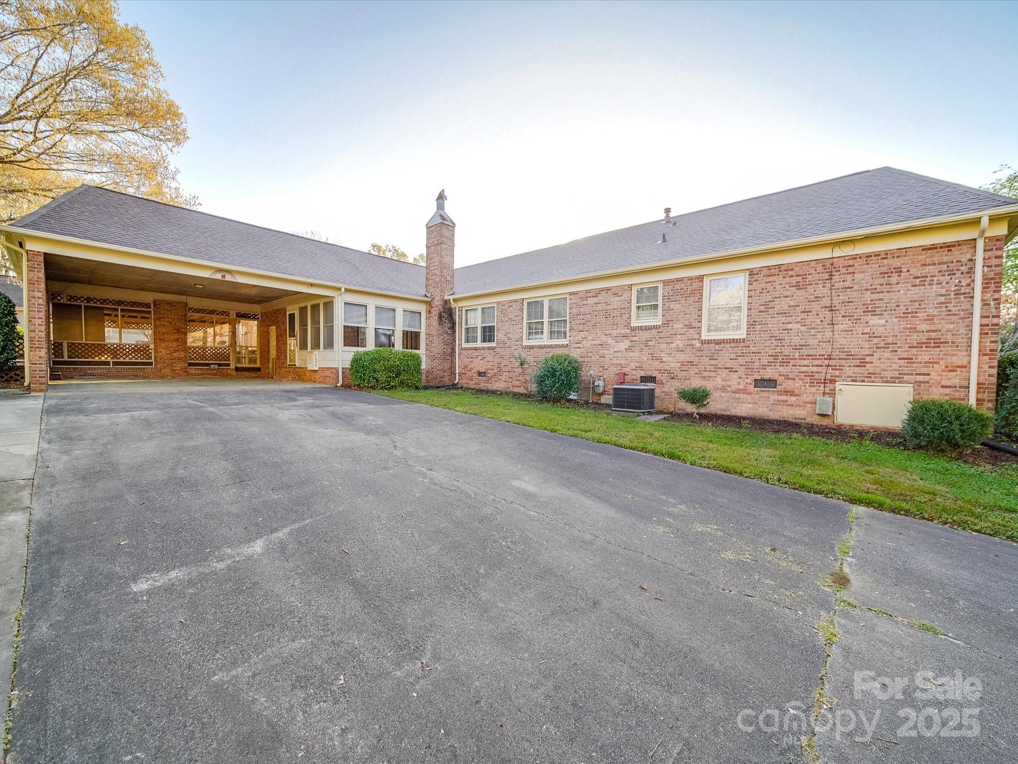 Property image 3 of 1604 Buckingham Avenue in Kingswood, Gastonia, NC 28054