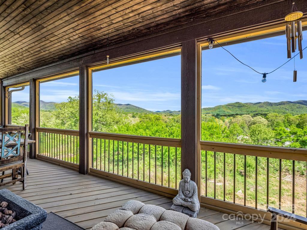 Property image 5 of 110 Chepstow Place in Tudor Croft, Black Mountain, NC 28711