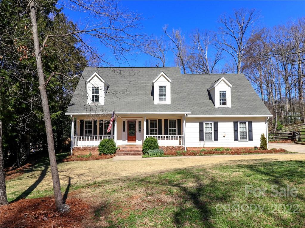 Property image 2 of 3921 Waterford Drive in Carmel Valley, Charlotte, NC 28226