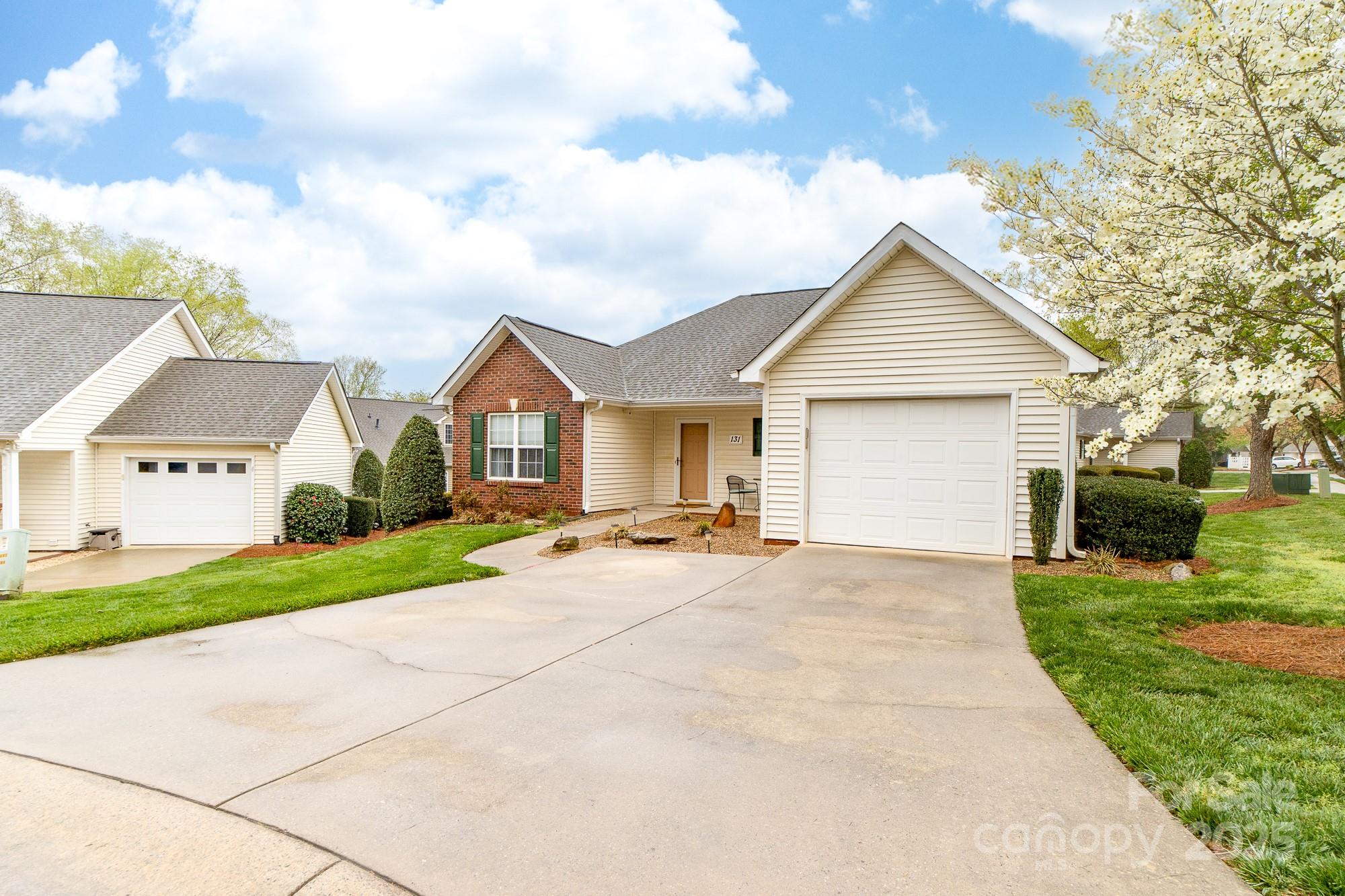 Property image 2 of 131 Ashwood Lane in The Villages at Oak Tree, Mooresville, NC 28117