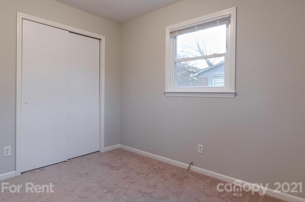 Property image 4 of 2328 Woodbridge Drive in Southgate, Gastonia, NC 28056