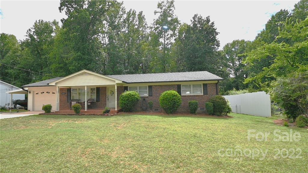 Property image 2 of 4425 Farmbrook Road in Southgate, Gastonia, NC 28056