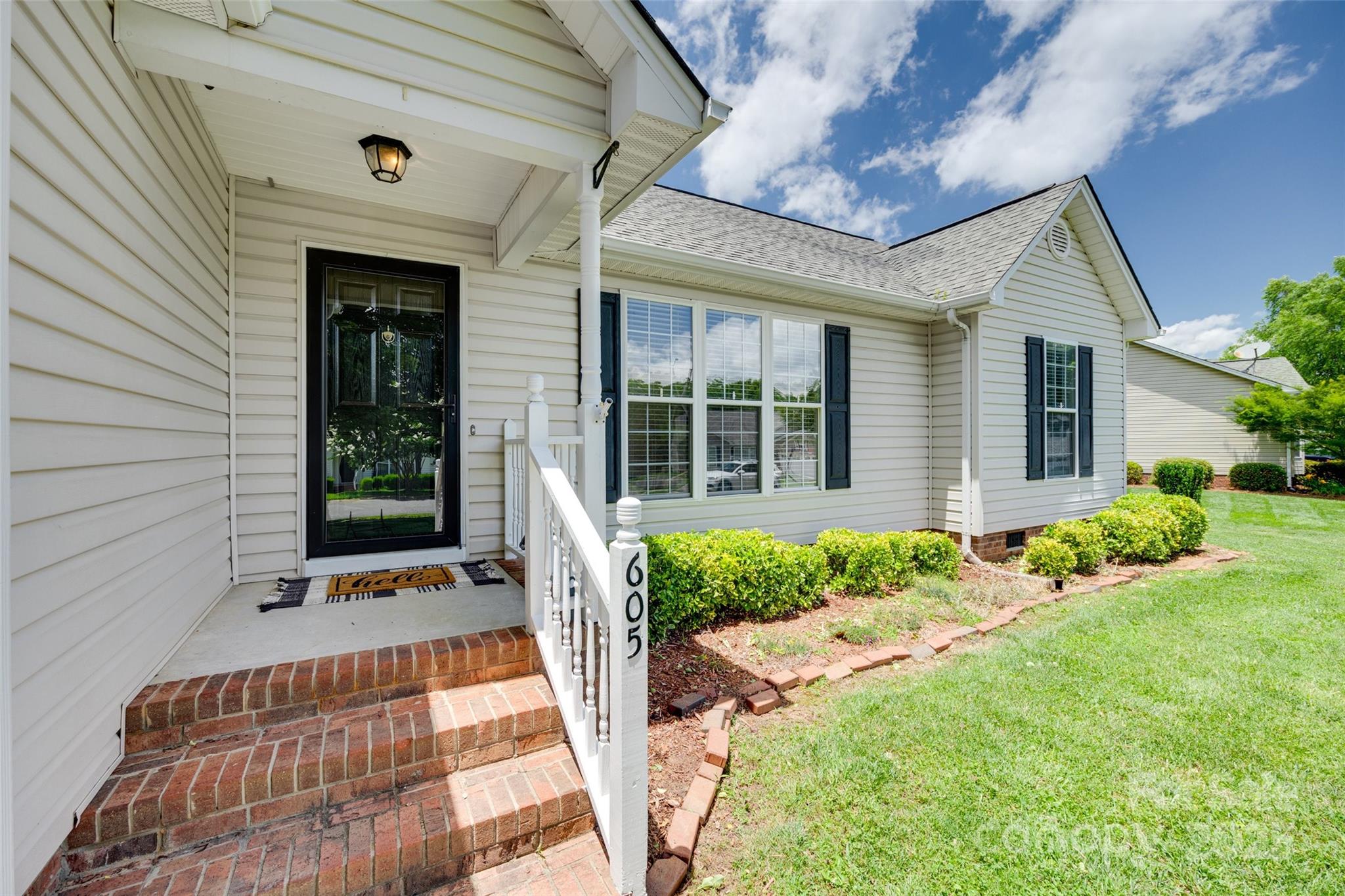 Property image 3 of 605 Summey Farm Drive in Summey Knoll, Dallas, NC 28034
