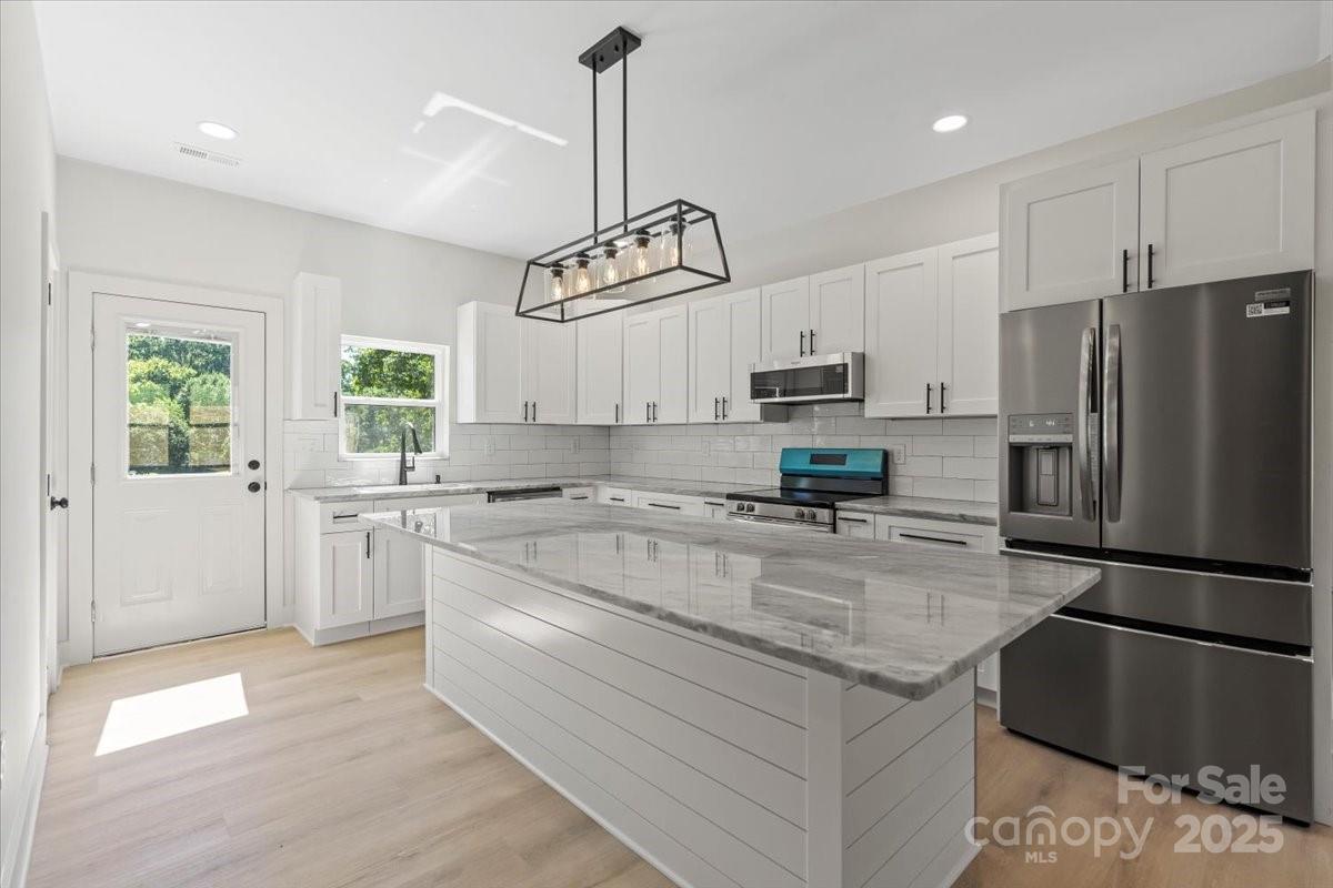 Property image 4 of 5526 Brookwood Lane in WoodRidge, Hickory, NC 28602
