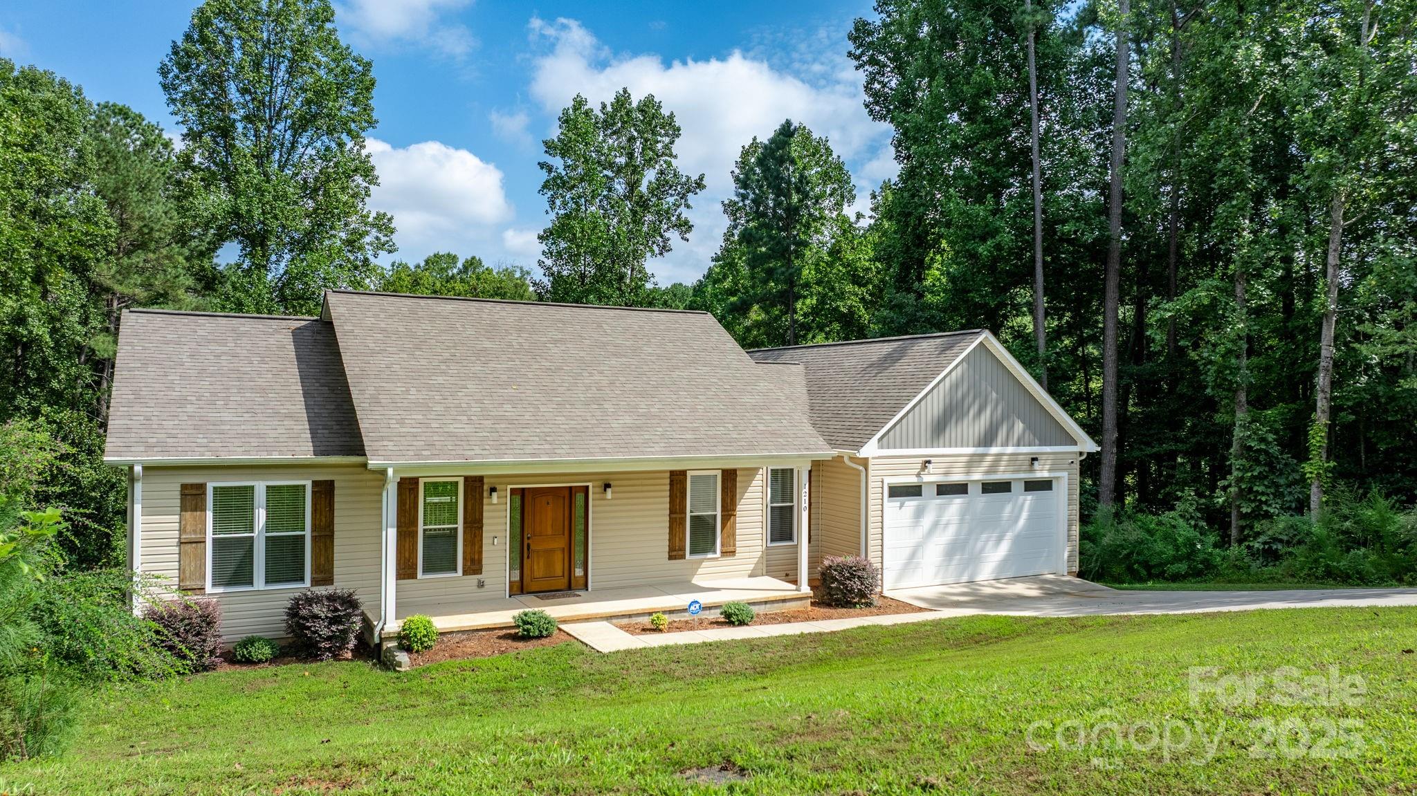 Property image 3 of 1210 Kensington Circle in Nottingham Estates, Newton, NC 28658