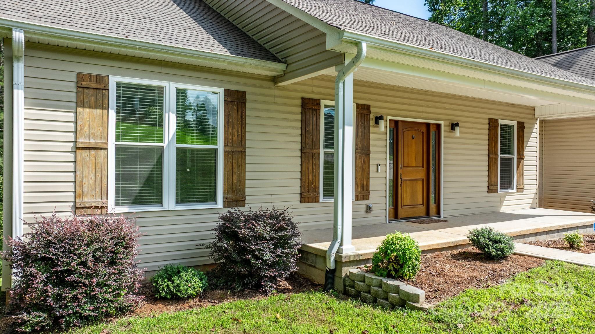 Property image 4 of 1210 Kensington Circle in Nottingham Estates, Newton, NC 28658