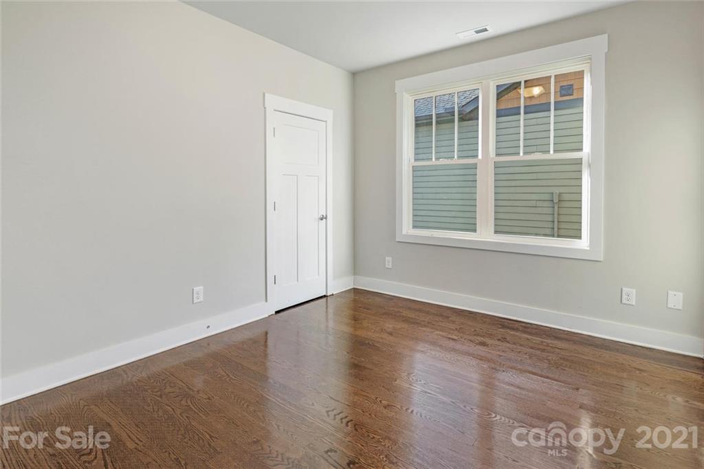 Property image 5 of 157 Hogans View Circle in Hawks Ridge, Hendersonville, NC 28739